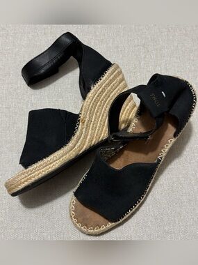 TOMS”Marisol”Peep Toe Wedge Espadrille Sandals-8-Black/Tan-Ankle Strap-Cloth-EUC